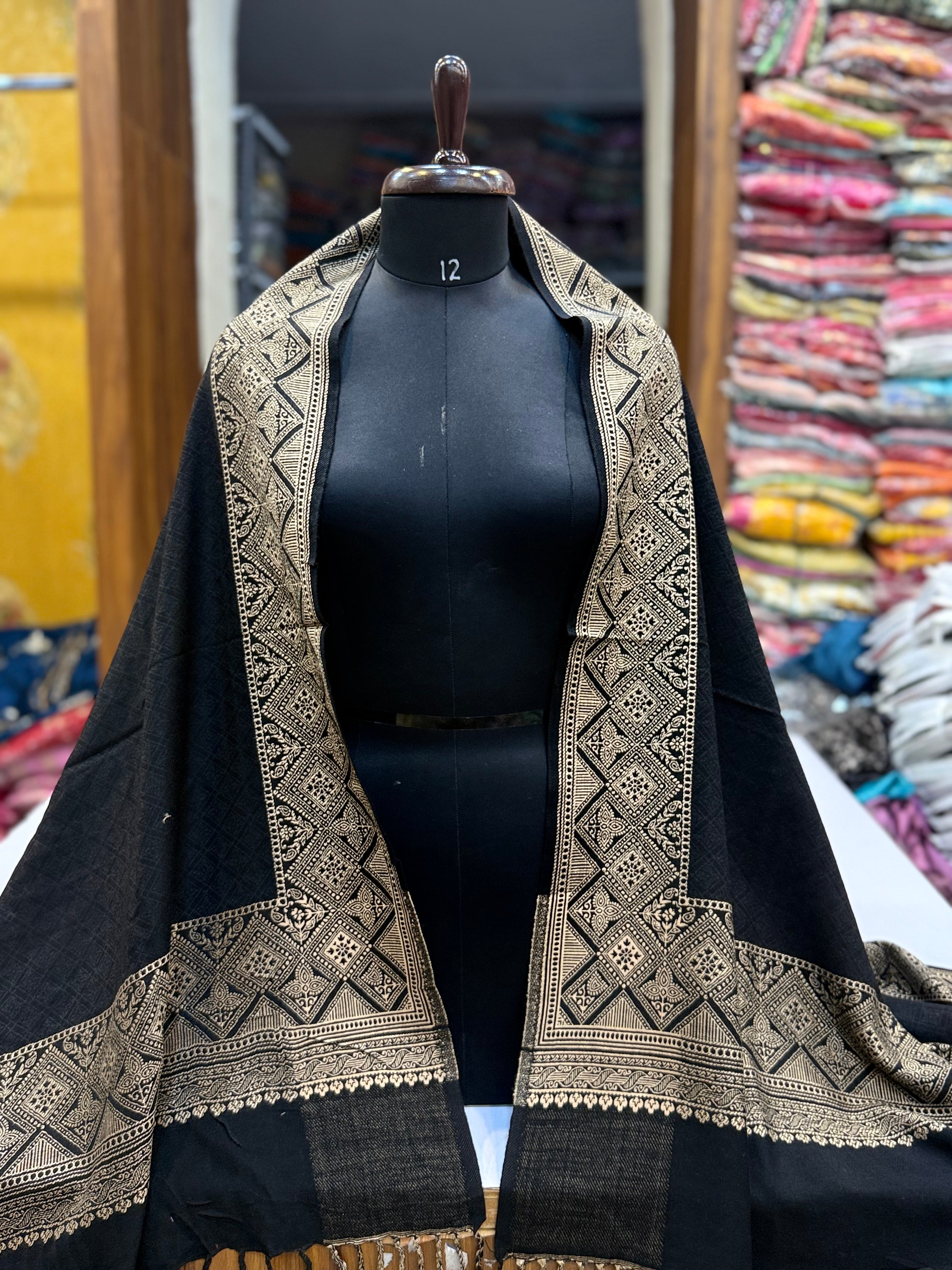 Liva Shawl