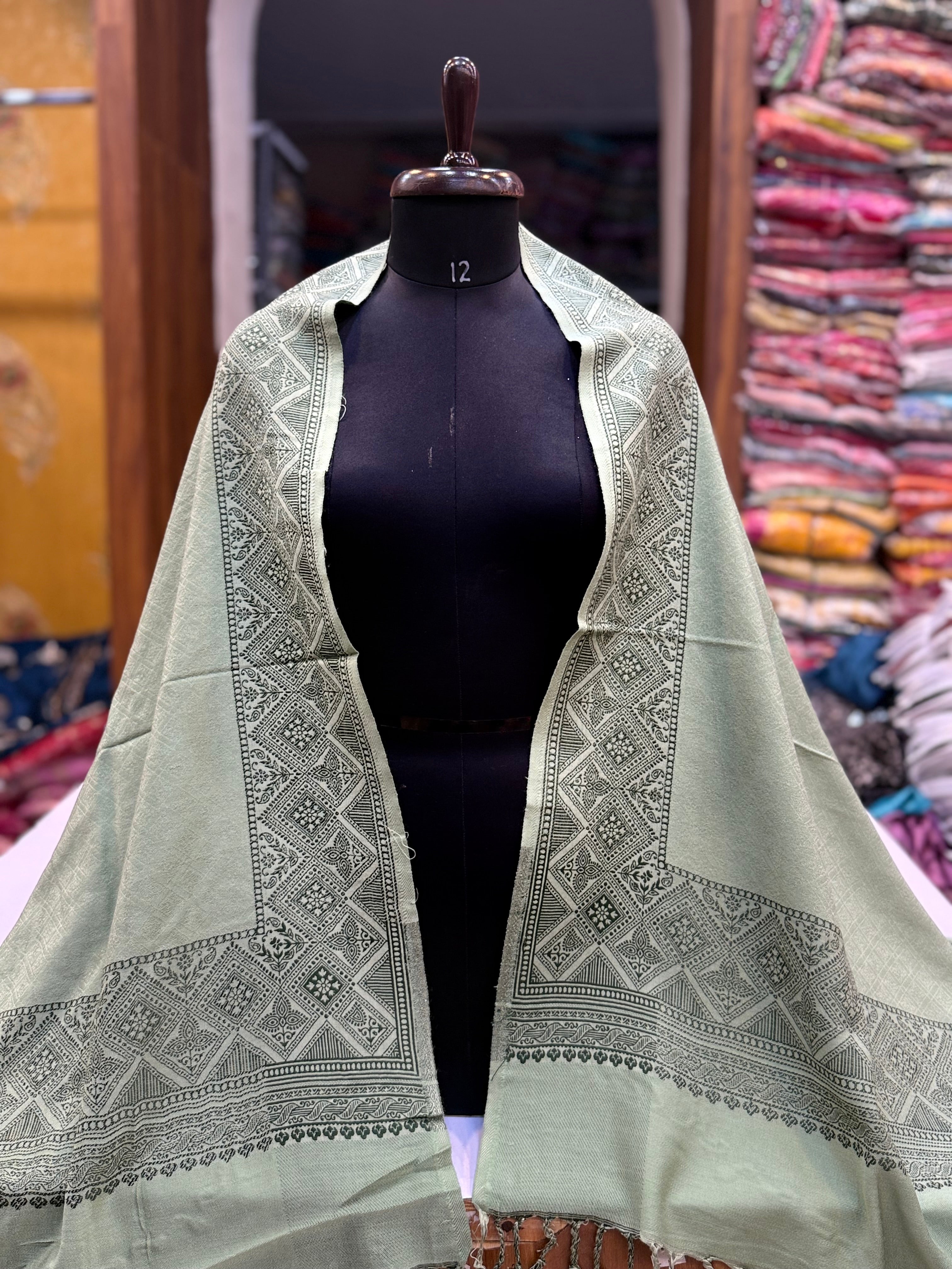 Liva Shawl